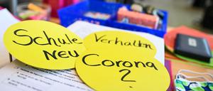 Viele Schulen haben selbst Fragen zum richtigen Verhalten in der Coronakrise. Je klarer die Vorgaben der Verwaltung, desto einfacher ist es für sie. 