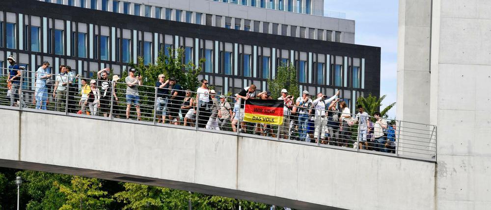 Tausende Menschen kamen am Wochenende zur Demonstration gegen die Corona-Politik der Bundesregierung.