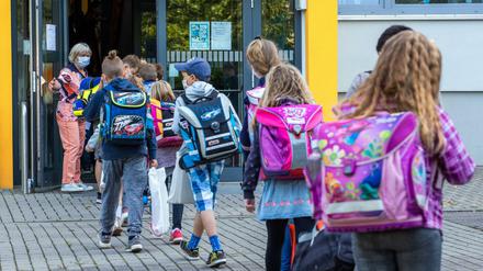 Erster Schultag in Klassengruppen: Mecklenburg-Vorpommern macht den Anfang.
