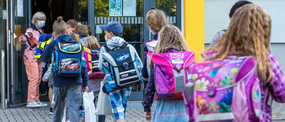 Erster Schultag in Klassengruppen: Mecklenburg-Vorpommern macht den Anfang.