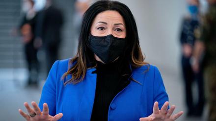 Gerade überall gefragt: Berlins Gesundheitssenatorin Dilek Kalayci (SPD).