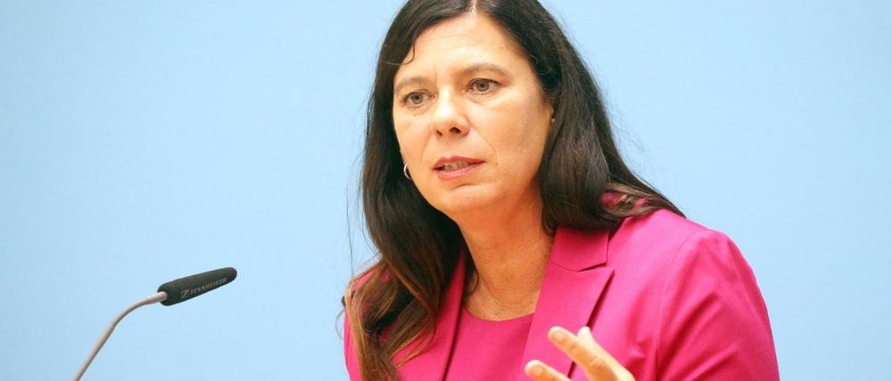 Bildungssenatorin Sandra Scheeres (SPD) hat den Schulleitern bis Schuljahresende ihren Pflichtunterricht erlassen..