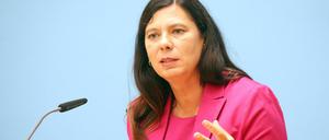 Bildungssenatorin Sandra Scheeres (SPD) hat den Schulleitern bis Schuljahresende ihren Pflichtunterricht erlassen..