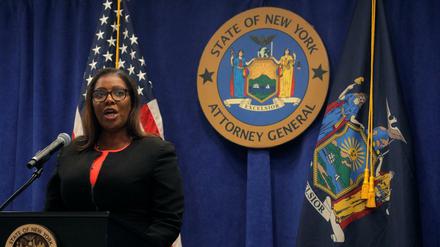 Generalstaatsanwältin Letitia James während einer Pressekonferenz. 