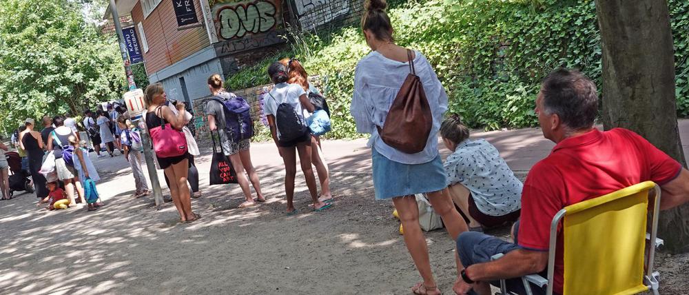 Wer am Wochenende in Berlin baden gehen will, der musste sich rechtzeitig um Tickets kümmern.