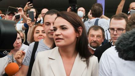 Svetlana Tikhanovskaya nach der Stimmangabe bei der Wahl am Sonntag