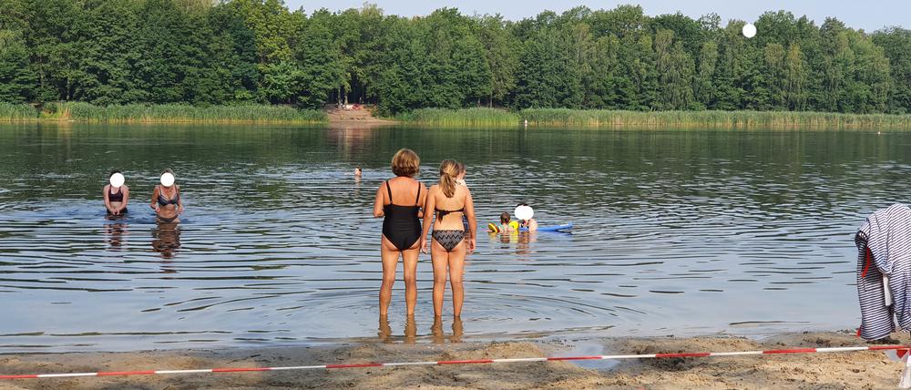 Das Badeverbot am Güterfelder Haussee wird nicht eingehalten und auch nicht kontrolliert.