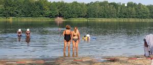 Das Badeverbot am Güterfelder Haussee wird nicht  eingehalten und auch nicht kontrolliert.