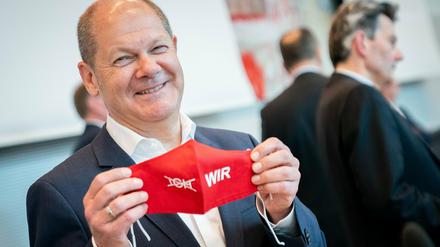Seht her, ich kann auch Gemeinsinn: Vizekanzler Olaf Scholz mit Maske und Botschaft