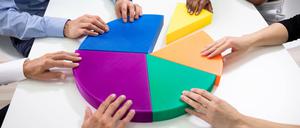 Mehr vom Kuchen. Bezahlung und Karrierechancen sind auch in der Kulturwirtschaft bis heute ungleich verteilt.