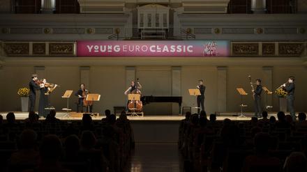 Trotz widriger Umstände. Mitglieder des Bundesjugendorchester führen Beethoven auf.