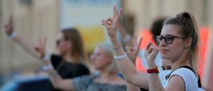 Mit Flashmobs und anderen spontanen Aktionen protestieren die Menschen gegen willkürliche Festnahmen in Belarus vor den Präsidentschaftswahlen am Sonntag. 