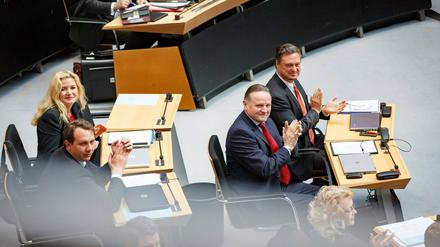 Die stellvertretende Vorsitzende der Berliner AfD-Fraktion, Kristin Brinker, hier mit Fraktionschef Georg Pazderski (v.r.) und Frank Christian Hansel, ist zurückgetreten.