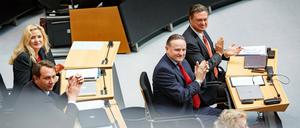Die stellvertretende Vorsitzende der Berliner AfD-Fraktion, Kristin Brinker, hier mit Fraktionschef Georg Pazderski (v.r.) und Frank Christian Hansel, ist zurückgetreten.