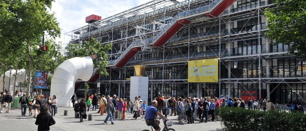 Wirkungsstätte Centre Pompidou. Ab 2003 leitete Bernard Stiegler das dem Centre angegliederte Forschungsinstitut für Akustik und Musik, später die Abteilung kulturelle Entwicklung.