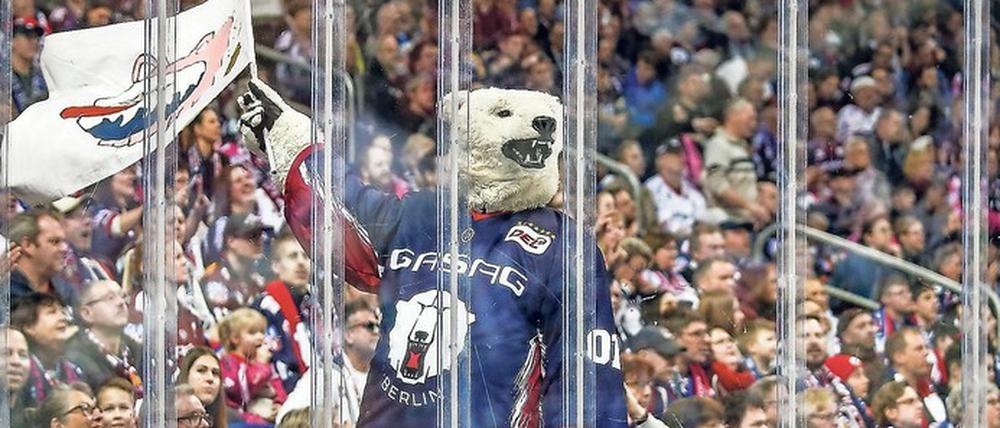 Feiertag in der Arena. Bis Maskottchen Bully und die Fans der Eisbären wieder in einer vollen Arena am Ostbahnhof sein dürfen, wird es wohl noch etwas dauern. Die Liga will ihren Betrieb im November starten, mit eingegrenzten Zuschauerkapazitäten.