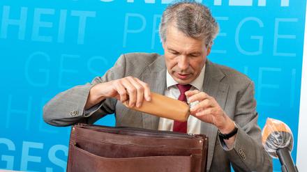 Andreas Zapf, Präsident des Bayerischen Landesamtes für Gesundheit, dessen Bürger-Telefon bis Freitag nicht besetzt ist. 