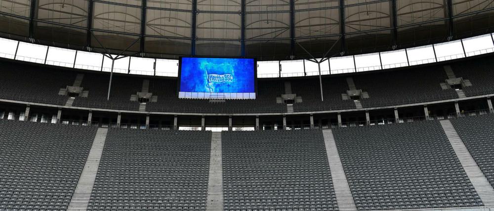 Leere Tribünen bei Hertha? Zwei Heimspiele stehen im Oktober an - noch ist nicht klar, wie viele Fans ins Stadion dürfen.