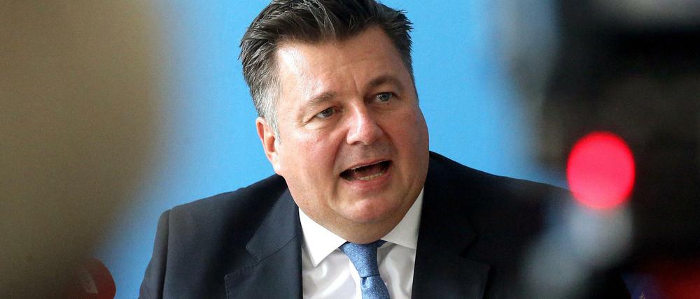 Weil eine Klage zu lange dauere, will Andreas Geisel eine gemeinsame Konferenz mit den Ländern anschieben.