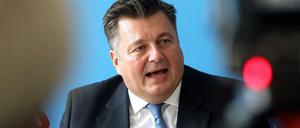 Weil eine Klage zu lange dauere, will Andreas Geisel eine gemeinsame Konferenz mit den Ländern anschieben.