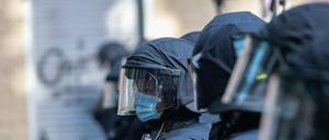 Bei der Räumung der Kneipe "Syndikat" war die Polizei mit einem Großaufgebot vor Ort.