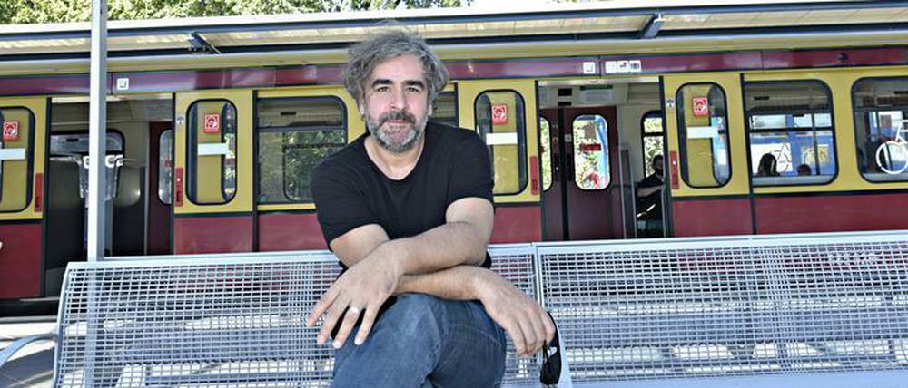 Am S-Bahnhof Treptower Park: Deniz Yücel.