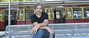 Am S-Bahnhof Treptower Park: Deniz Yücel.
