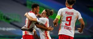 Jubeltrubel: Joker Tyler Adams (links) lässt sich nach seinem späten Siegtreffer feiern.