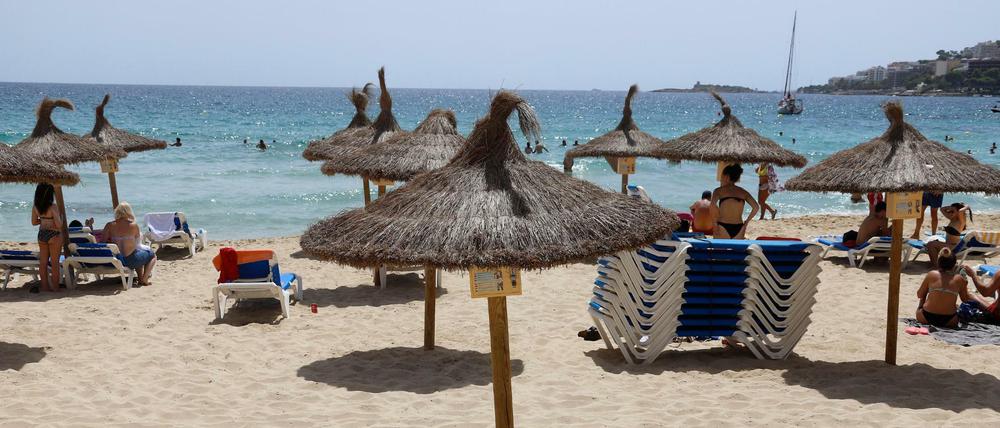 Am Strand von Cala Major auf Mallorca.