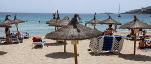 Am Strand von Cala Major auf Mallorca.