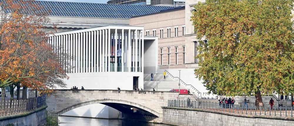 Über diese Brücke müsst Ihr gehen. Die Museumsinsel ist der Nukleus der Staatlichen Museen zu Berlin. 