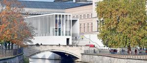 Über diese Brücke müsst Ihr gehen. Die Museumsinsel ist der Nukleus der Staatlichen Museen zu Berlin.