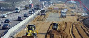 Blick auf eine Baustelle an der Autobahn A8 Augsburg. 