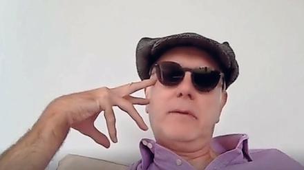 Waldspaziergang? Nein. 500 Videokolumnen sind Harald Schmidt genug.