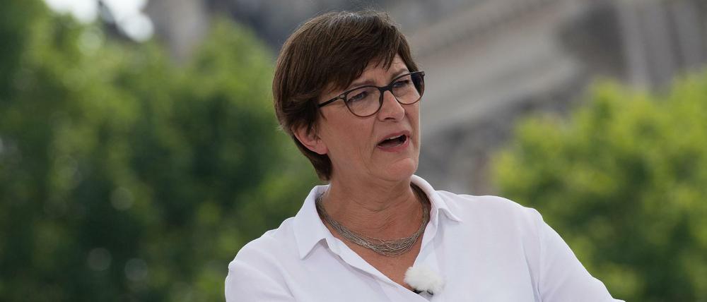 09.08.2020, Berlin: Die SPD-Bundesvorsitzende Saskia Esken äußert sich im ARD-Sommerinterview zur aktuellen Lage ihrer Partei und anderen politischen Themen. Foto: Paul Zinken/dpa-Zentralbild/dpa +++ dpa-Bildfunk +++