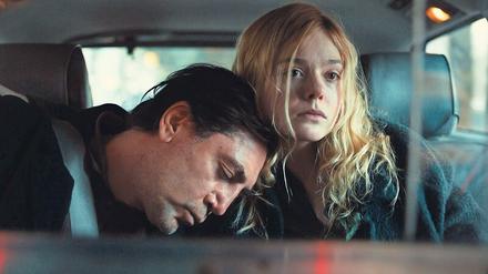 Molly (Elle Fanning) muss mal wieder ihren verirrten Vater (Javier Bardem) einsammeln.