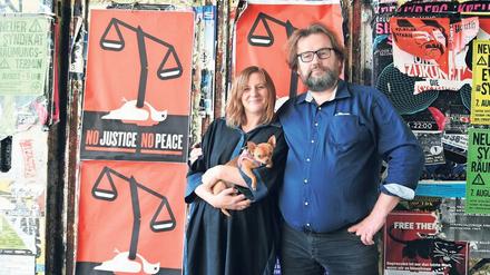 Bücher gehen immer: Kristine Listau und Jörg Sundermeier vom Verbrecher Verlag.