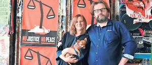 Bücher gehen immer: Kristine Listau und Jörg Sundermeier vom Verbrecher Verlag.