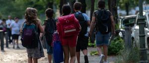 Das neue Schuljahr hat begonnen. Viele Eltern und Lehrer sind jedoch skeptisch, wie der Infektionsschutz gewährleistet werden kann.