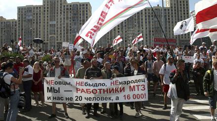 Tausende zeigen tapfer Flagge in Minsk - aber die deutsche Außenpolitik hält sich vorerst in der Causa zurück. 