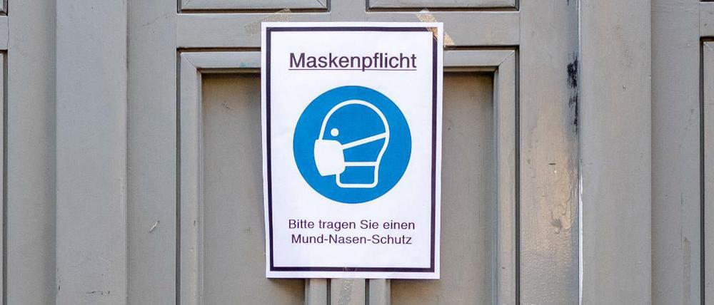 An Brandenburger und Berliner Schulen gelten Maskenpflicht-Regeln (Symbolbild).