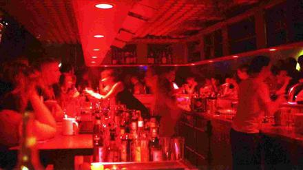 Eine volle Bar – die Aufnahme wurde vor der Pandemie gemacht.