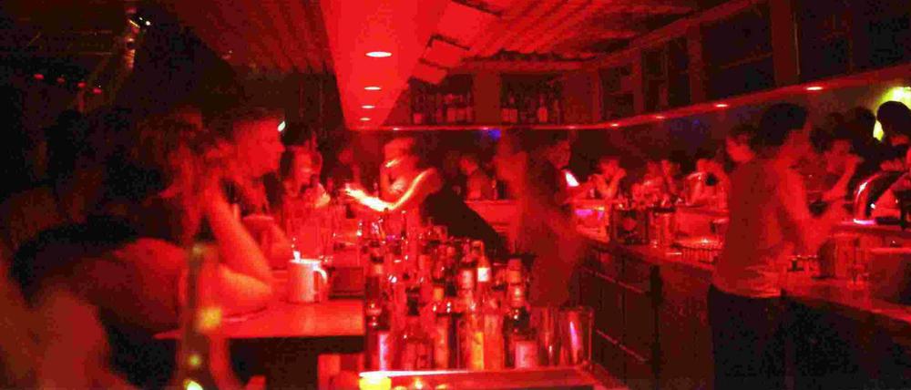 Eine volle Bar – die Aufnahme wurde vor der Pandemie gemacht.