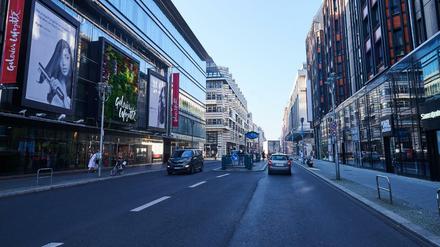 Die Friedrichstraße vor Öffnung der Läden am Montag morgen. Die oft verstopfte Einkaufsstraße soll autofrei werden.