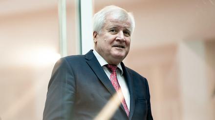 Dublin-III und die Bundeseinheitlichkeit waren seine Argumente. Horst Seehofer hat Nein zur Länderaufnahme gesagt. 