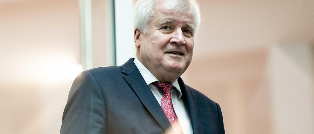 Dublin-III und die Bundeseinheitlichkeit waren seine Argumente. Horst Seehofer hat Nein zur Länderaufnahme gesagt.