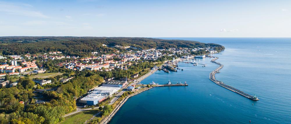 Im Hafen von Sassnitz werden die Rohre für die umstrittene Gaspipeline Nord Stream 2 verladen. Und das soll auch so bleiben.