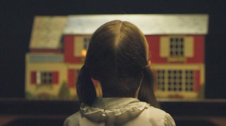 Zurück ins Leben.  Die sexuellen Übergriffe begannen nach der Scheidung der Eltern an Besuchssonntagen beim Vater, sie endeten, als Marcia (hier: Payton Gifis) 14 war. 