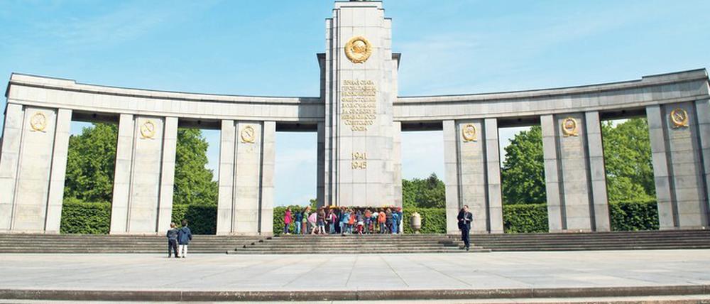 Seitens der Briten gab es rund um das Ehrenmal an der Straße des 17. Juni reichlich Spekulationen.