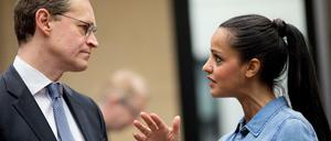 Berlins Regierender Bürgermeister und Staatssekretärin Sawsan Chebli konkurrieren um den Posten als SPD-Direktkandidat.